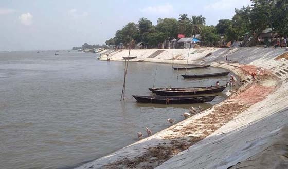 বাজিতপুর শাহপুর পানি উন্নয়ন বোর্ডের নদী রক্ষা বাঁধের কাজ সমাপ্তির দিকে