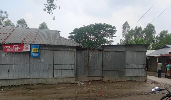 পীরগঞ্জে দোকান ঘর ভাড়া নিয়ে মালিকানা দাবি