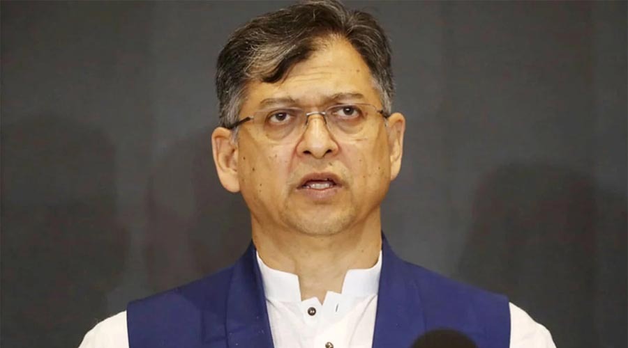 কে এম নূরুল হুদার গলায় জুতার মালা, বিএনপির তদন্তের ঘোষণা