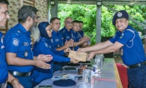 বাঘায় অপরাধ দমন কার্যক্রমে ওসি আছাদুজ্জামানকে সম্মাননা