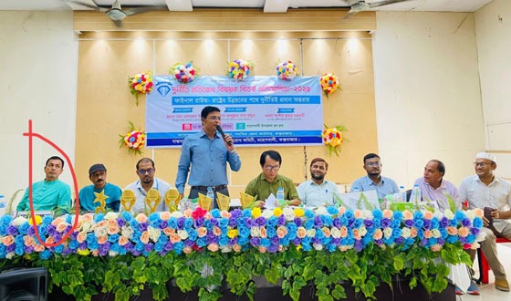 দুর্নীতির অভিযোগ যার বিরুদ্ধে, তিনিই দুর্নীতি প্রতিরোধ মঞ্চে