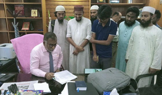 ১০ দফা দাবিতে ইবি উপাচার্যকে ইসলামী ছাত্র আন্দোলনের স্মারকলিপি