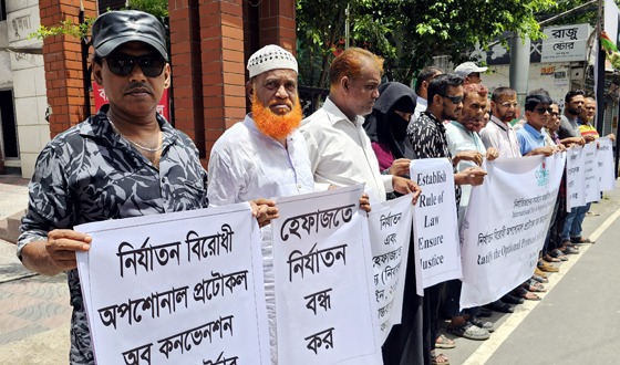 খুলনায় নির্যাতনকারীদের শাস্তি এবং ক্ষতিপূরণ দাবি করলেন নির্যাতিতরা