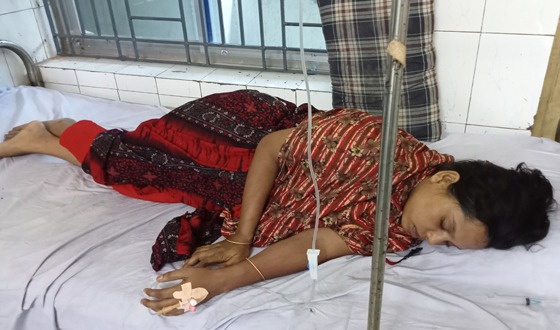 কলারোয়ায় প্রবাসীর স্ত্রীর উপর হামলা, শিশুর চোখ নষ্ট করে দেয়ার অভিযোগ
