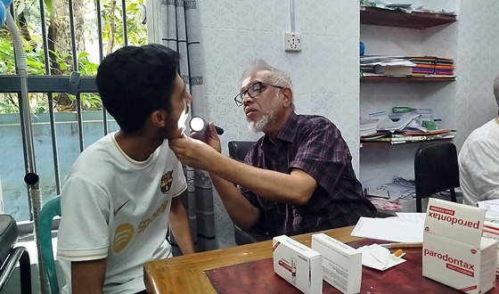 নড়াইলে বিনামূল্যে চিকিৎসাসেবা ওষুধ প্রদান ও রক্ত পরীক্ষা