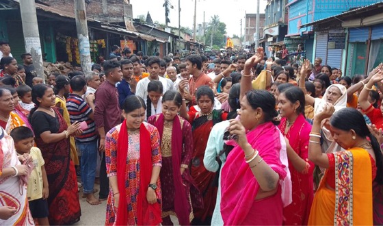 ফুলবাড়ীতে আনন্দ-উচ্ছ্বাসের মধ্য দিয়ে রথযাত্রা অনুষ্ঠিত