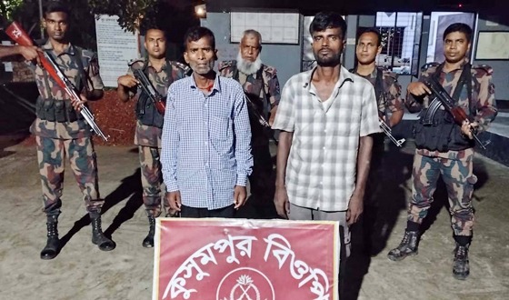 মহেশপুর সীমান্তে ৩ কেজি গাজাসহ আটক ২