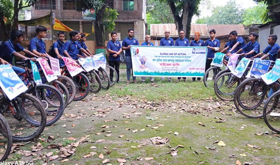 জলবায়ু অর্থায়নের দাবিতে চাটমোহরে সাইকেল র‌্যালি