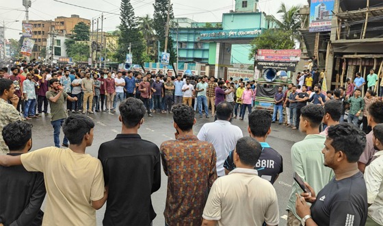 খুলনা পুলিশ কমিশনারের পদত্যাগ দাবিতে ফের সড়ক অবরোধ