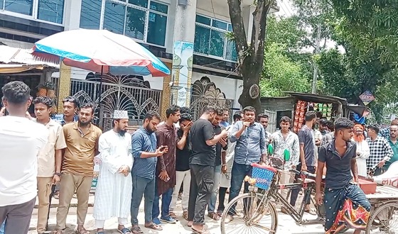 কোটচাঁদপুরে প্রকৌশলীর দূর্নীতির অভিযোগ, ছাত্র আন্দোলনের প্রতিবাদ