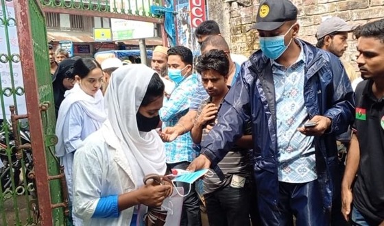 বাউফলে কলম স্কেল মাস্ক নিয়ে পরীক্ষাকেন্দ্রে ছাত্রদল