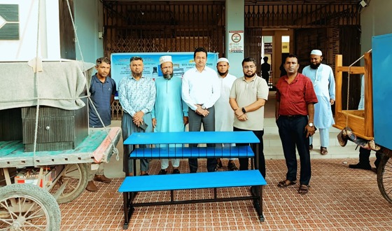 চাঁদপুর সদর শিক্ষা প্রতিষ্ঠানে লাইব্রেরীর আসবাবপত্র বিতরণ