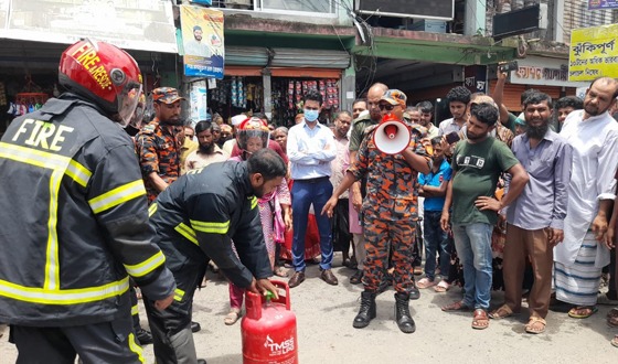 কচুয়া বাজারে ফায়ার সার্ভিসের মহড়া
