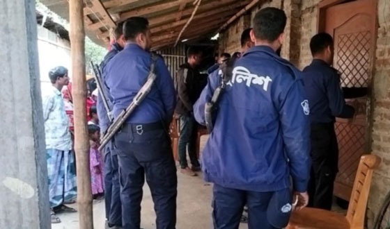 গোমস্তাপুরে পরকীয়ার জেরে কবিরাজকে কুপিয়ে হত্যা