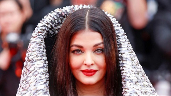 চুম্বনের দৃশ্য থাকায় অভিনয়ের সিদ্ধান্ত বাতিল ঐশ্বরিয়ার