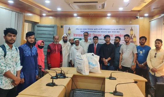 গফরগাঁওয়ে গণঅভ্যুত্থানে শহিদ ও আহত পরিবারের মাঝে ইফতার সামগ্রী বিতরণ