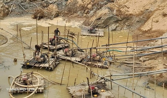নালিতাবাড়ীতে ৮৫ টি মিনি ড্রেজার মেশিন অপসারণ