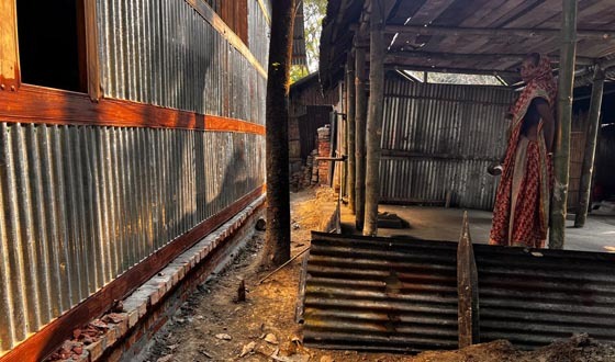 বাদী পক্ষই বিরোধীয় জমিতে নির্মান কাজ করছেন