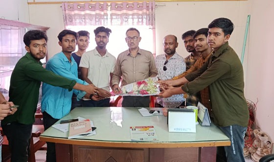 গফরগাঁওয়ে কলেজের অধ্যক্ষের সাথে নবগঠিত ছাত্রদলের শুভেচ্ছা ও মতবিনিময়