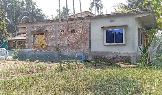 কলারোয়ায় জমি নিয়ে বিরোধ, নিরাপত্তাহিনতায় ৭ কৃষক পরিবার