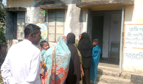 ৮মাস ধরে বেতন পাচ্ছেন না ফুলবাড়ীর কমিউনিটি ক্লিনিকের ২৪ জন