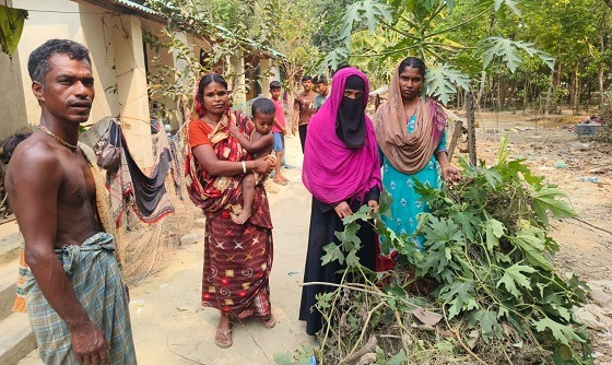 উচ্ছেদ আতঙ্কে দরিদ্র সাত পরিবার: বিএনপি নেতার হুঙ্কার