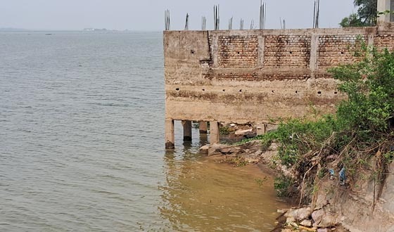 চরসোনরামপুরে আবারও মেঘনা নদীর ভাঙ্গন,আতঙ্কে চরবাসী