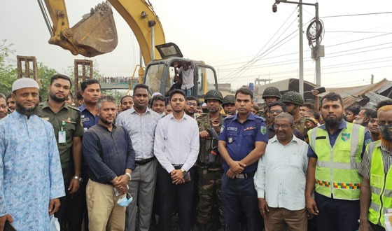 কুমিল্লা সুয়াগাজীতে অবৈধ শতাধিক স্থাপনা উচ্ছেদ