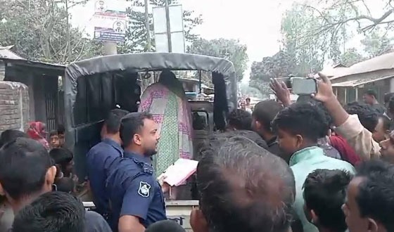 গাইবান্ধায় নারী মলম পাটি আটক