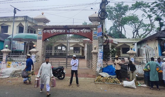 রাজনগরে ডিবি পুলিশের কাছ থেকে চেয়ারম্যাকে ছিনিয়ে নেয়ার অভিযোগ