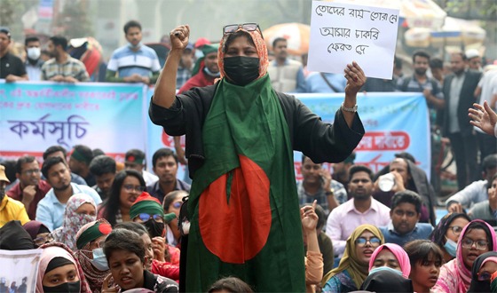 শিক্ষক-শিক্ষার্থীদের নানা আন্দোলনে মারাত্মকভাবে ব্যাহত হচ্ছে শিক্ষাক্রম