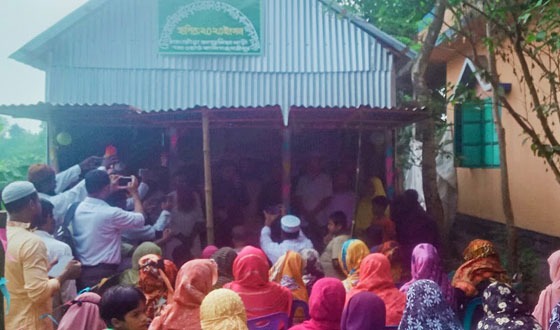 কালীগঞ্জে যুব উন্নয়ন সমবায় সমিতির ঈদ উপহার বিতরণ