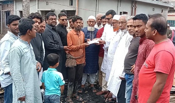 কোটচাঁদপুরের পাঁচ ক্ষতিগ্রস্থ পরিবারের পাশে বিএনপি