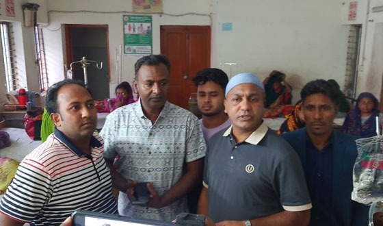 ইসলামপুর হাসপাতালের রোগীদের মাঝে ইফতার বিতরণ