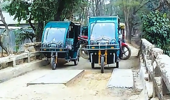 ঝুঁকিপূর্ন সেতুই দুর্গাপুর-কলমাকান্দা মানুষের ভরসা
