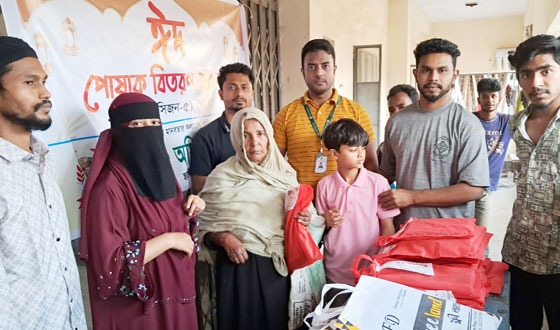 চাঁদপুরে অসহায় শিশু, নারী-পুরুষের মাঝে ঈদ পোষাক বিতরণ