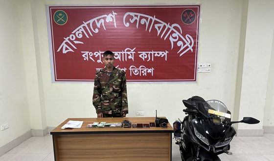 রংপুরে সেনাবাহিনীর হাতে ধরা ভুয়া মেজর