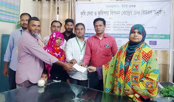 কুড়িগ্রাম চরের কৃষক পরিবারের মাঝে ইএসডিও’র চেক বিতরণ