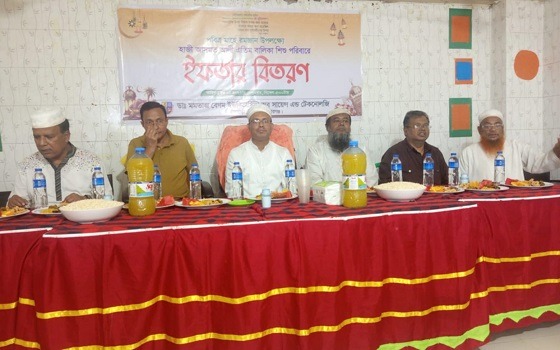 ডাঃ মমতাজ বেগম ইউনিভার্সিটি এর উদ্যোগে এতিমদের মাঝে ইফতার বিতরণ