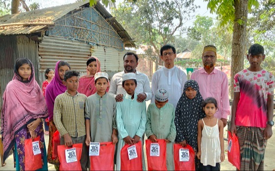 মেলান্দহে অনাথ-দু:স্থদের মাঝে যত্ন’র ঈদের জামা বিতরণ