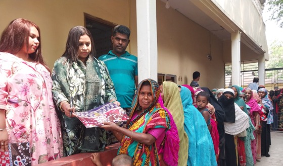 গফরগাঁওয়ে বিএনপি নেতার ১৭ হাজার ঈদবস্ত্র বিতরণ