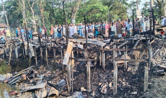 আমতলীতে সাত ব্যবসায়ীর স্বপ্ন পুড়ে ছাই