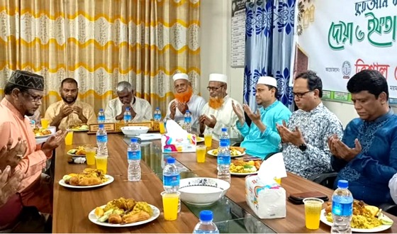 ত্রিশাল প্রেসক্লাবে বিশিষ্টজনদের সম্মানে ইফতার ও দোয়া