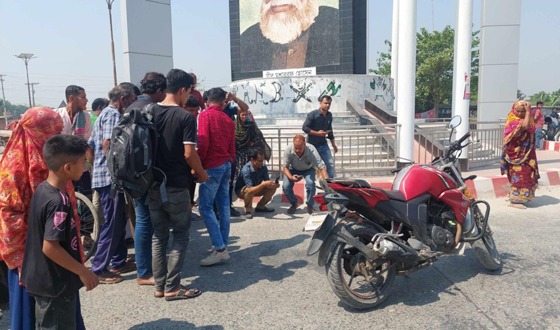 কু‌ষ্টিয়ায় সড়ক দুর্ঘটনায় মা-ছে‌লে নিহত, হাসপাতালে বাবা
