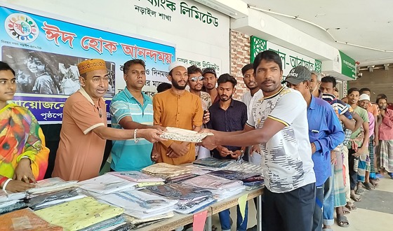 নড়াইলে দিনমজুর ও শ্রমজীবীদের মাঝে নতুন পাঞ্জাবি বিতরন
