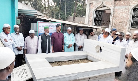ফুলবাড়ীতে ৫৪ বছর পর শহীদ পিতার কবর দেখতে পেলেন ছেলে