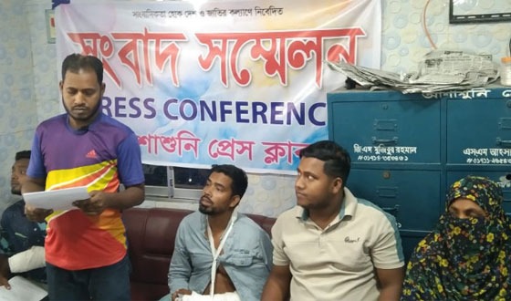 আশাশুনিতে বর্বর হামলাকারীদের গ্রেফতারের দাবিতে সংবাদ সম্মেলন