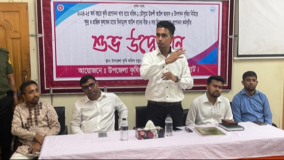 কচুয়ায় প্রনোদনা কর্মসূচির আওতায় বিনামূল্যে ধানের বীজ ও সার বিতরনের উদ্বোধন