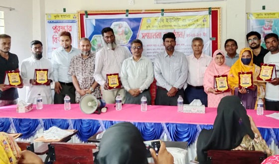 উল্লাপাড়ায় সফল উদ্যোক্তা ও খামারিদের সম্মাননা প্রদান