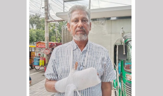 চাঁদার টাকা না পেয়ে পিটিয়ে ব্যবসায়ীর হাত ভেঙে দেয়ার অভিযোগ